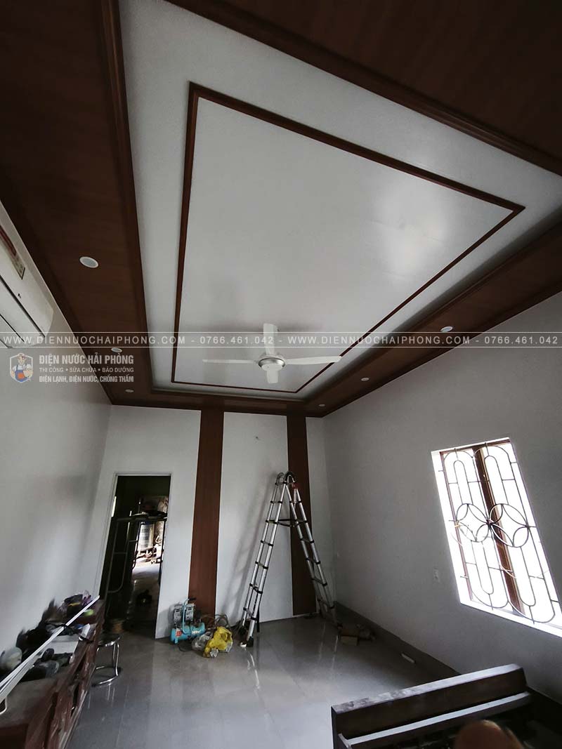 Hoàn thiện ốp tường cho phòng khách