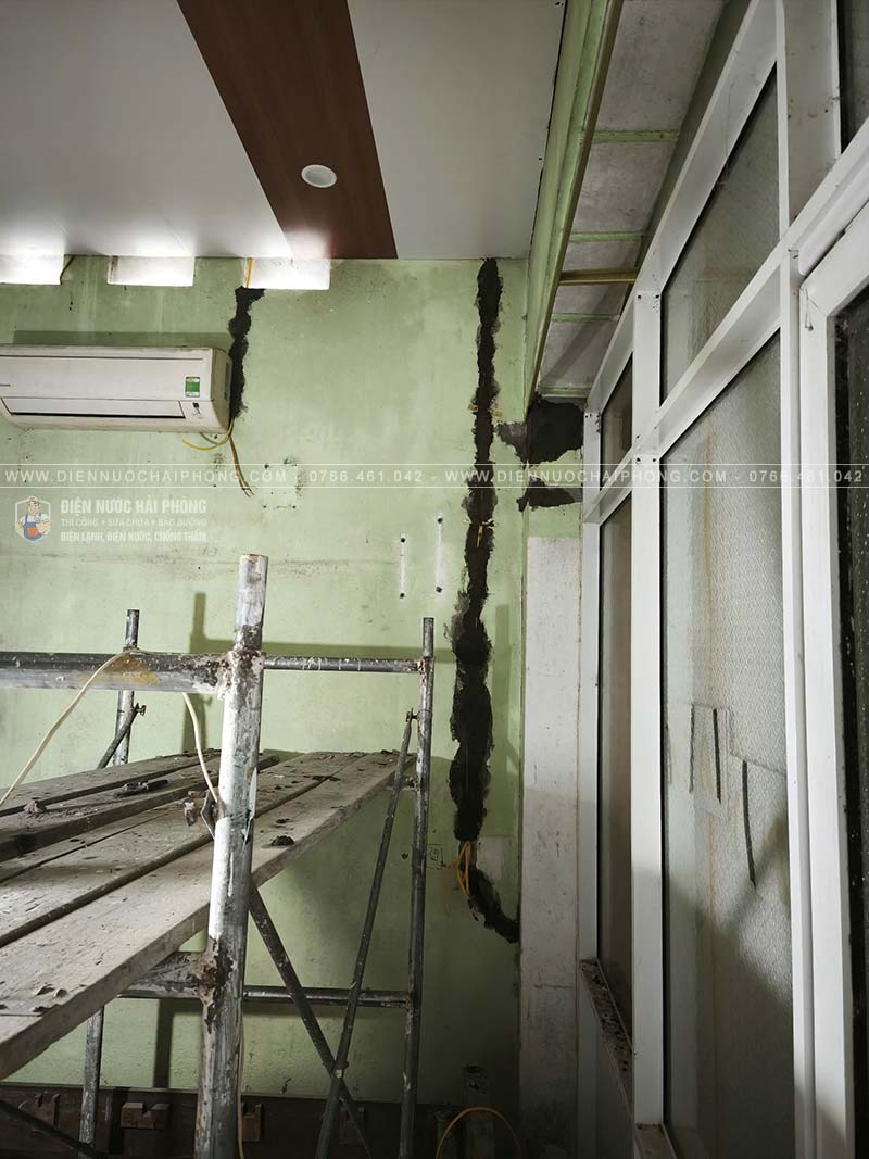 Đi lại hệ thống điện chiếu sáng cho phòng khách
